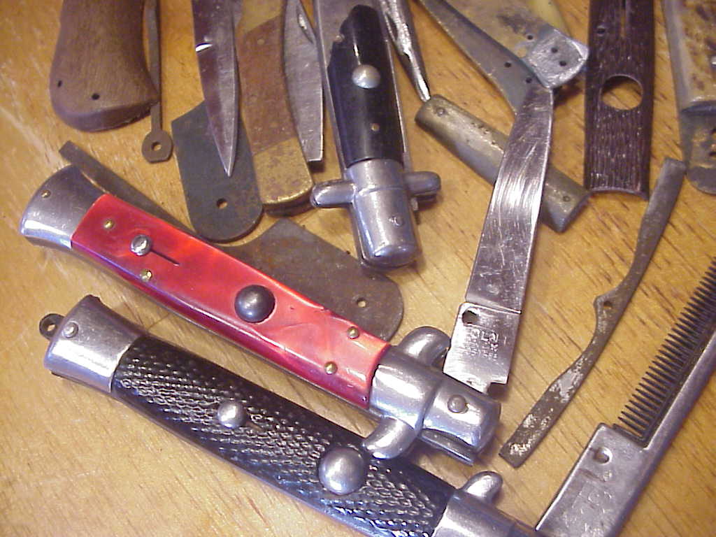 z Group of broken switchblades and parts 4