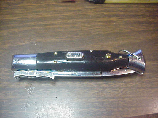 z Rizzuto Estileto Milano 22cm Japanese Wasp Oval button swing guard switchblade