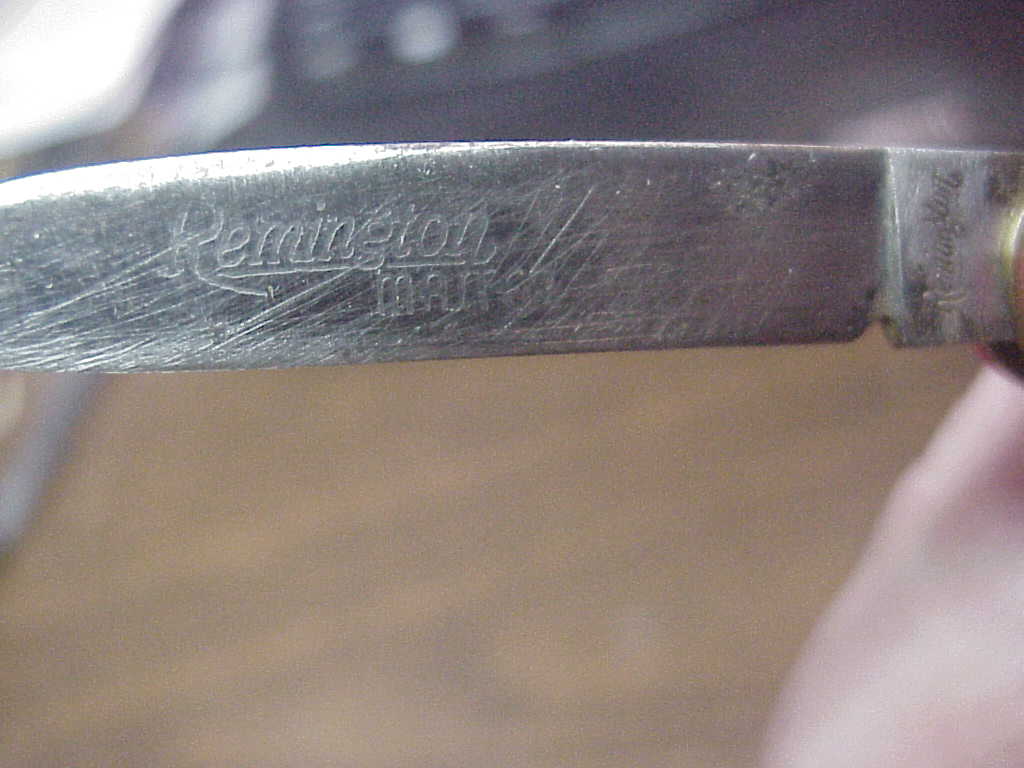 REMINGTON R8065 Candystripe double automatic knife Etched