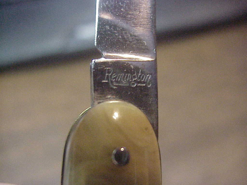 z Remington 8065MW Double Onyx Cell Etched Vintage automatic knife