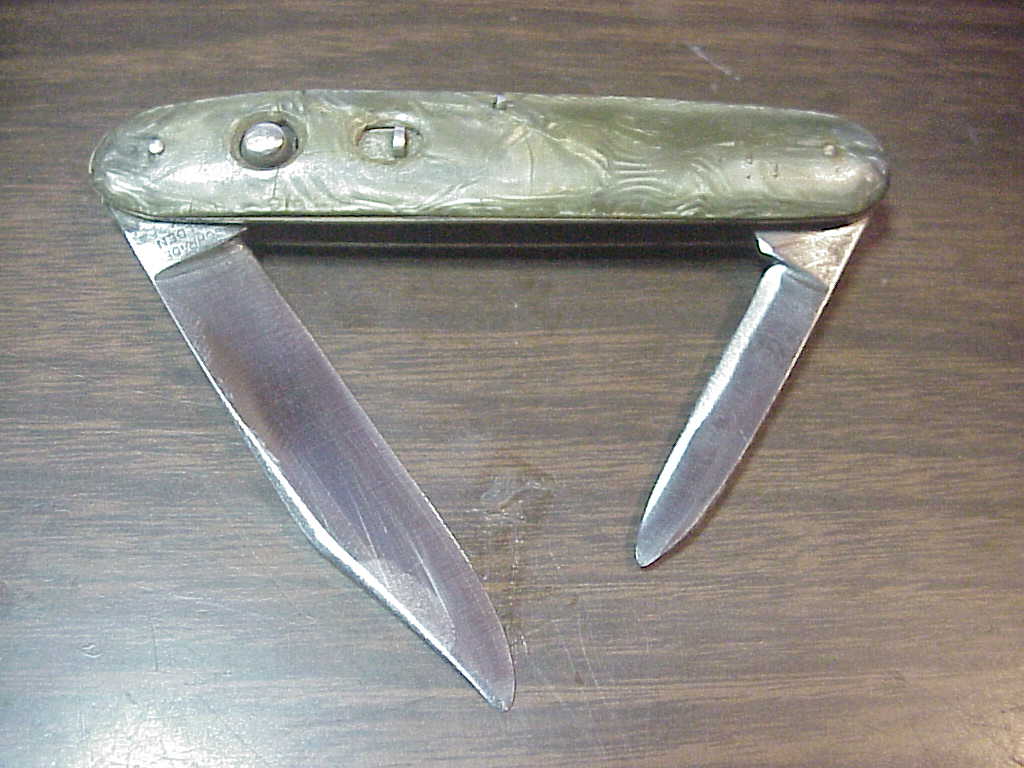 Schrade Walden Large Double Smoked Pearl 750 automatic knife