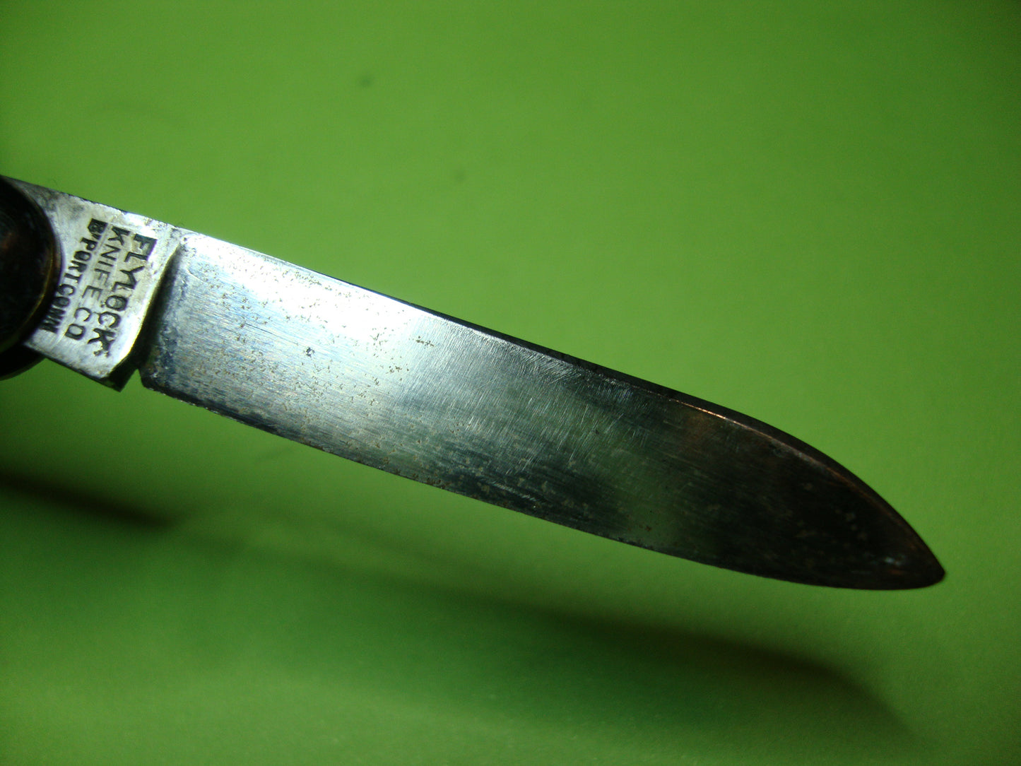 Flylock 3 3/8" Single blade Black waterfall switchblade knife