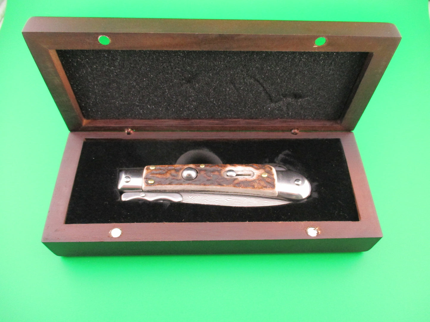 AKC World 19cm Italian Style Medici Damascus & Stag Swing guard automatic knife new wood box
