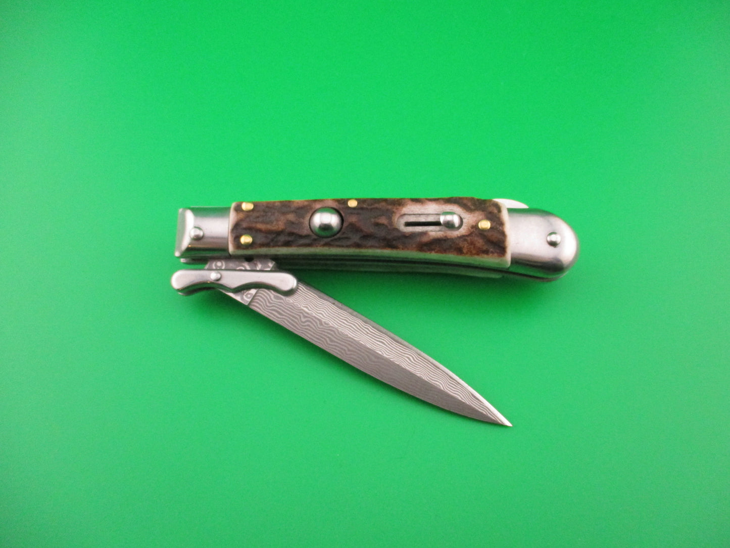 AKC World 19cm Italian Style Medici Damascus & Stag Swing guard automatic knife new wood box