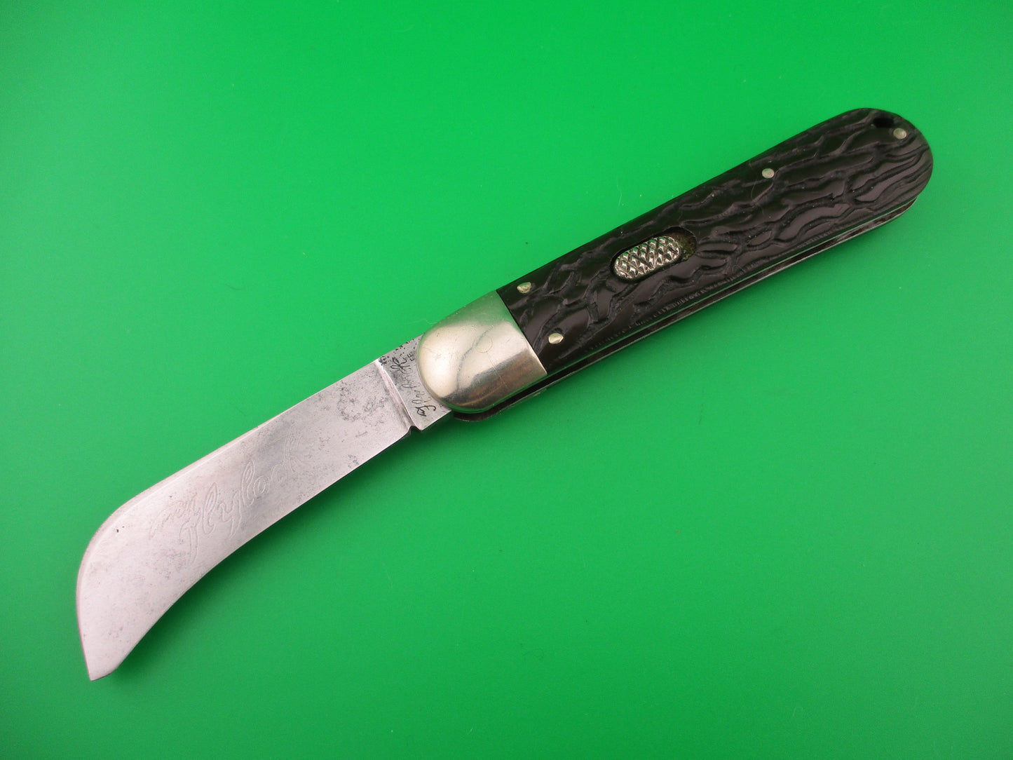 Flylock Scout Hawkbill Black Wormgroove switchblade knife etched blade
