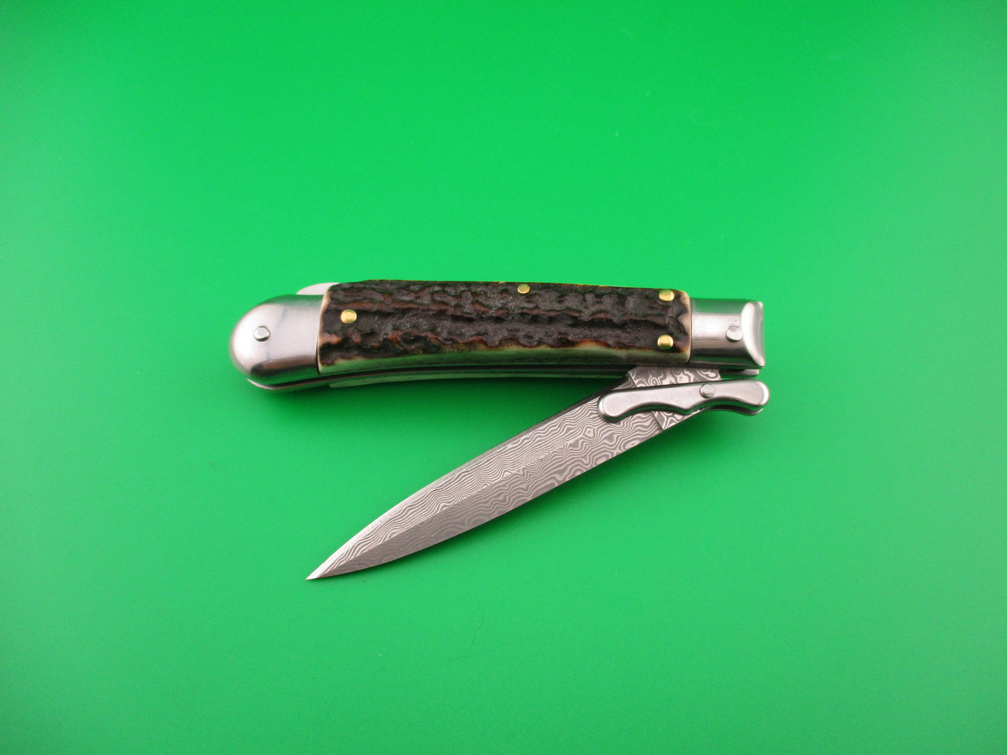 AKC World 19cm Italian Style Medici Damascus & Stag Swing guard automatic knife new wood box