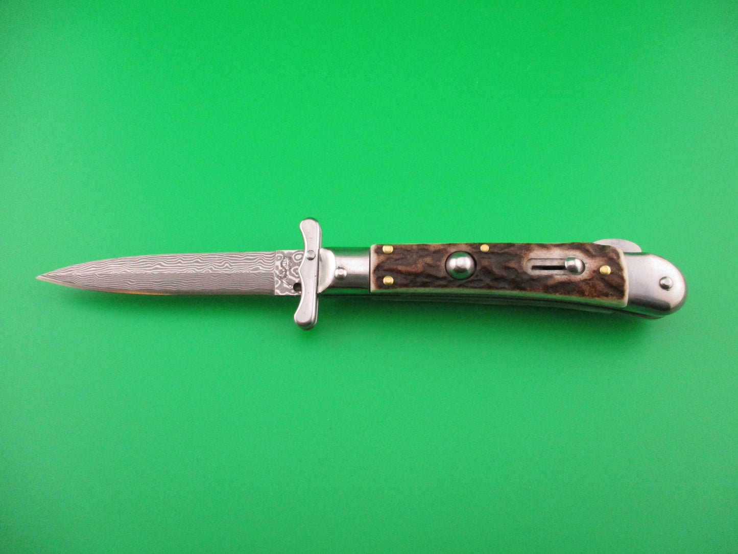 AKC World 19cm Italian Style Medici Damascus & Stag Swing guard automatic knife new wood box