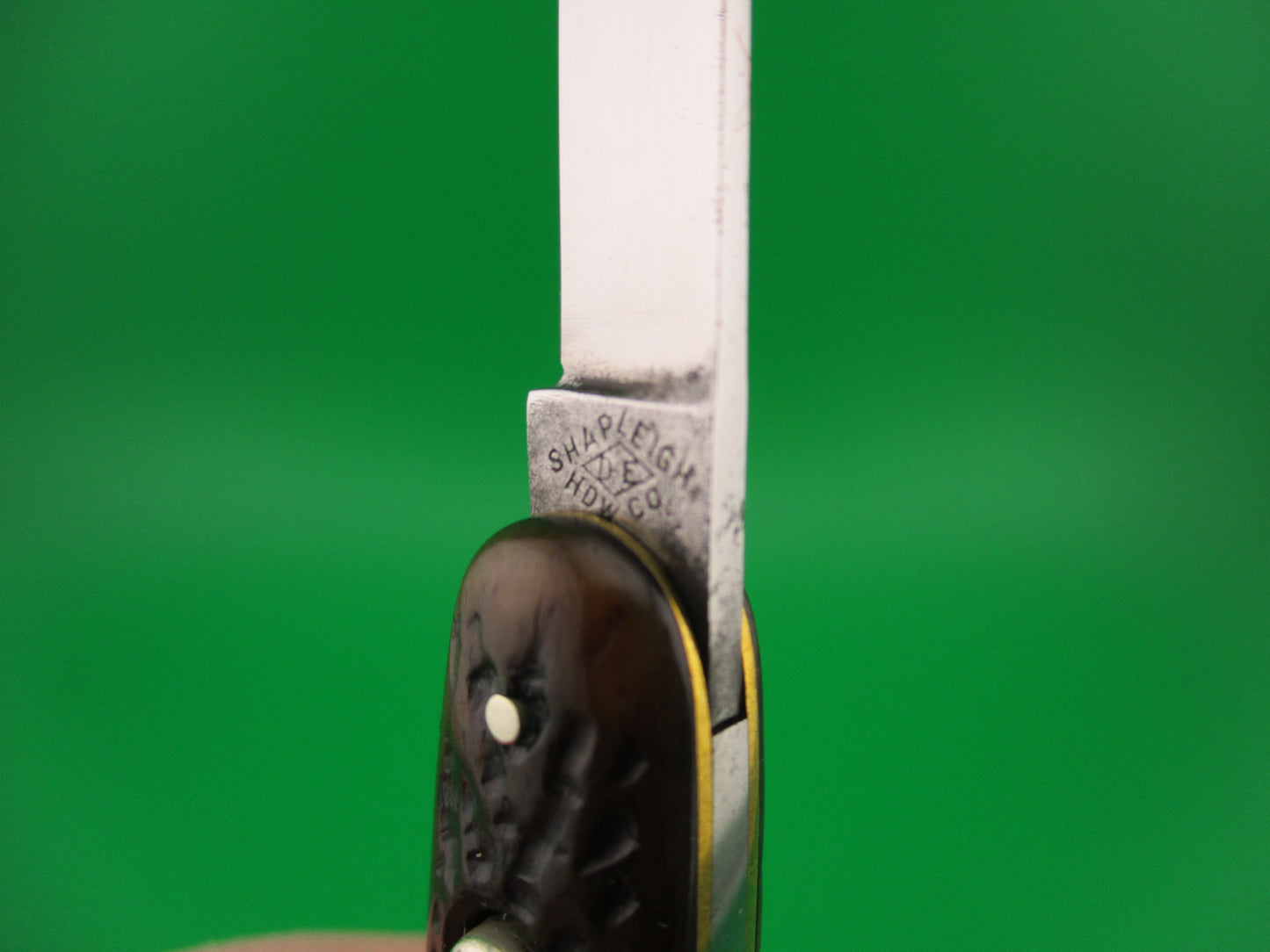 SHAPLEIGH D.E. HDW CO S1ST Medium 3 3/8" double Picked bone automatic knife