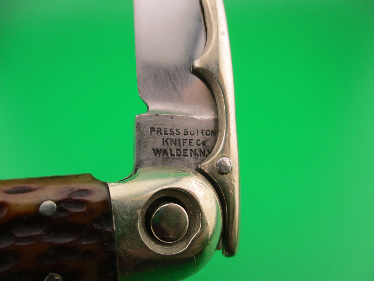 PRESS BUTTON KNIFE CO #1005 the VICTOR Antique switchblade knife