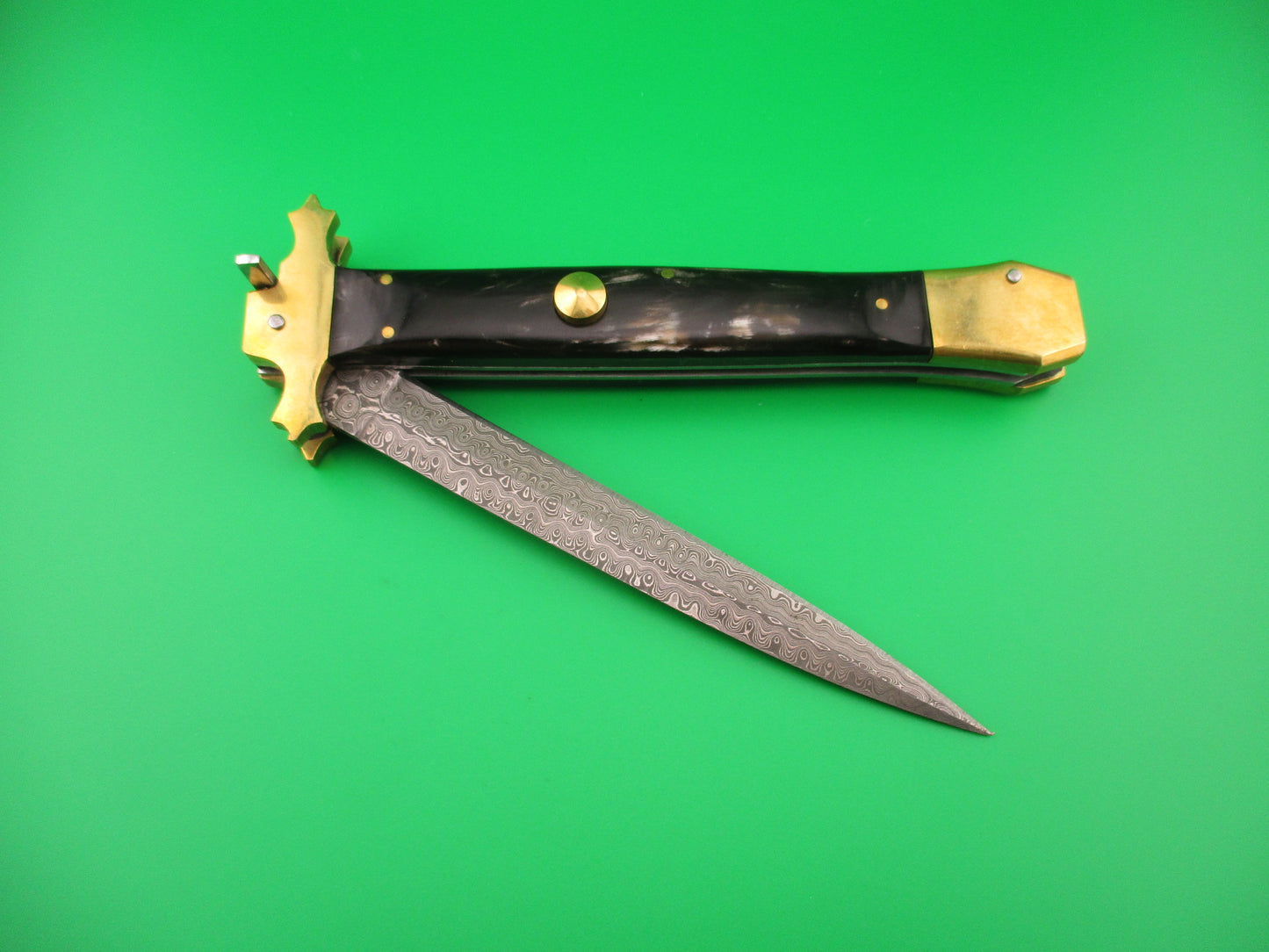 Custom Medieval 34cm Damascus Dagger Brass bolster horn Hand Made Automatic knife