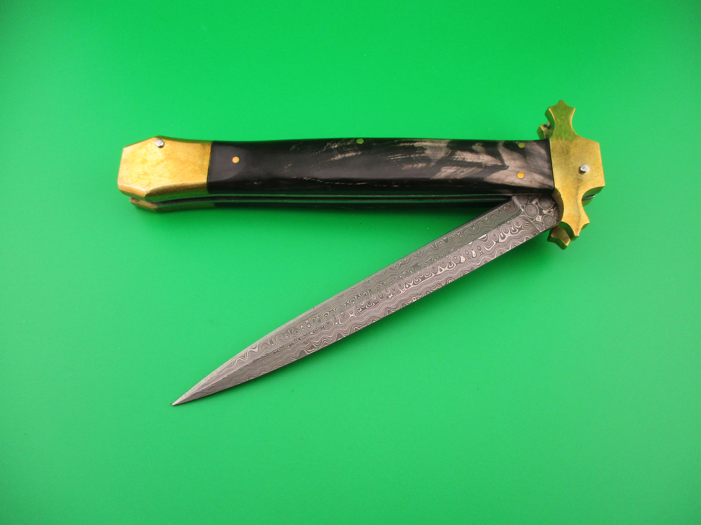 Custom Medieval 34cm Damascus Dagger Brass bolster horn Hand Made Automatic knife