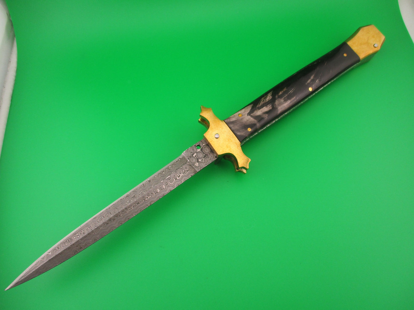 Custom Medieval 34cm Damascus Dagger Brass bolster horn Hand Made Automatic knife