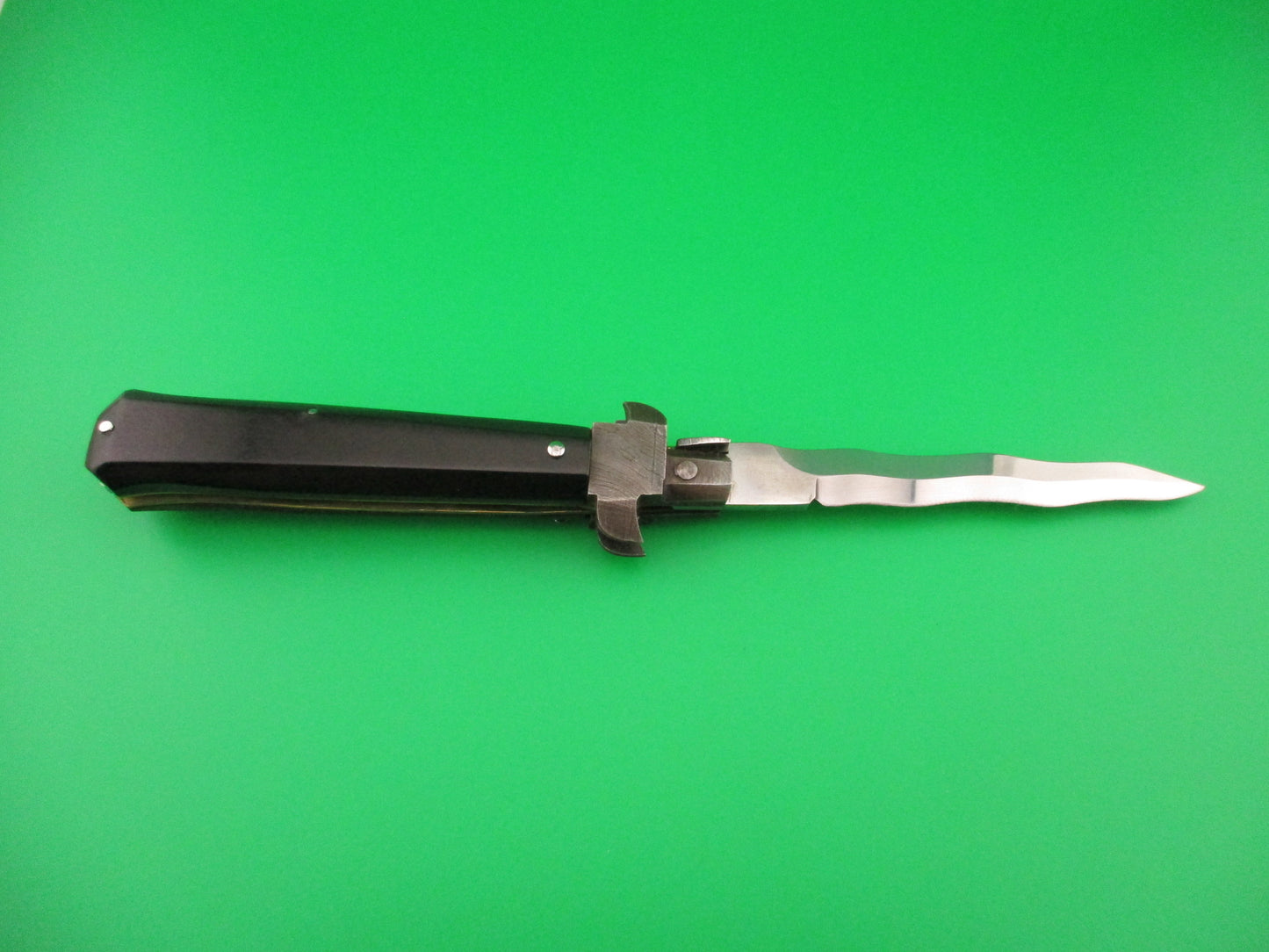 Sterile Custom 22cm Italian Kris Skull Button Damascus bolstered automatic knife
