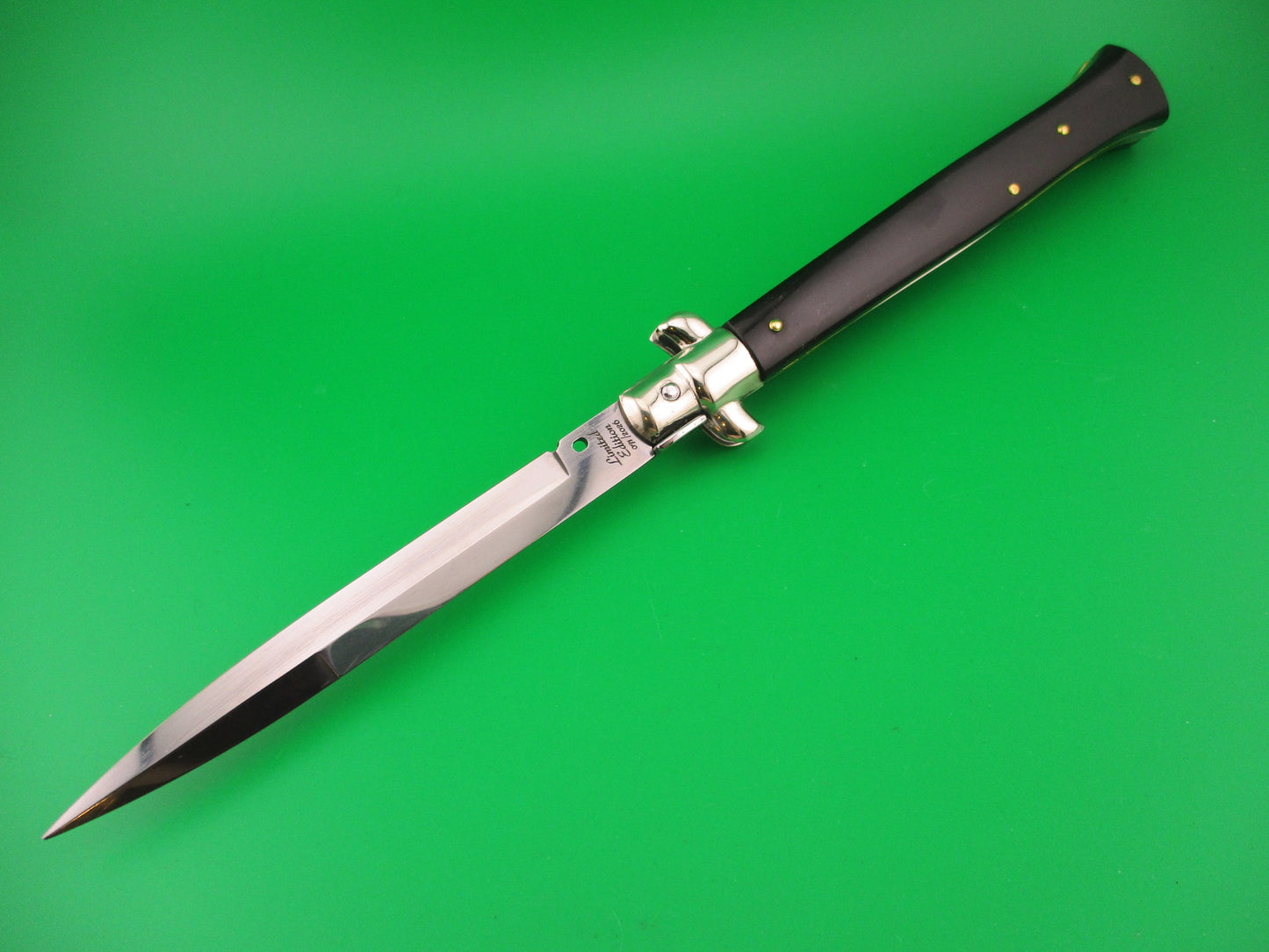 Frank B Italy 28cm Italian Fantail Swivel bolster Dark horn automatic knife