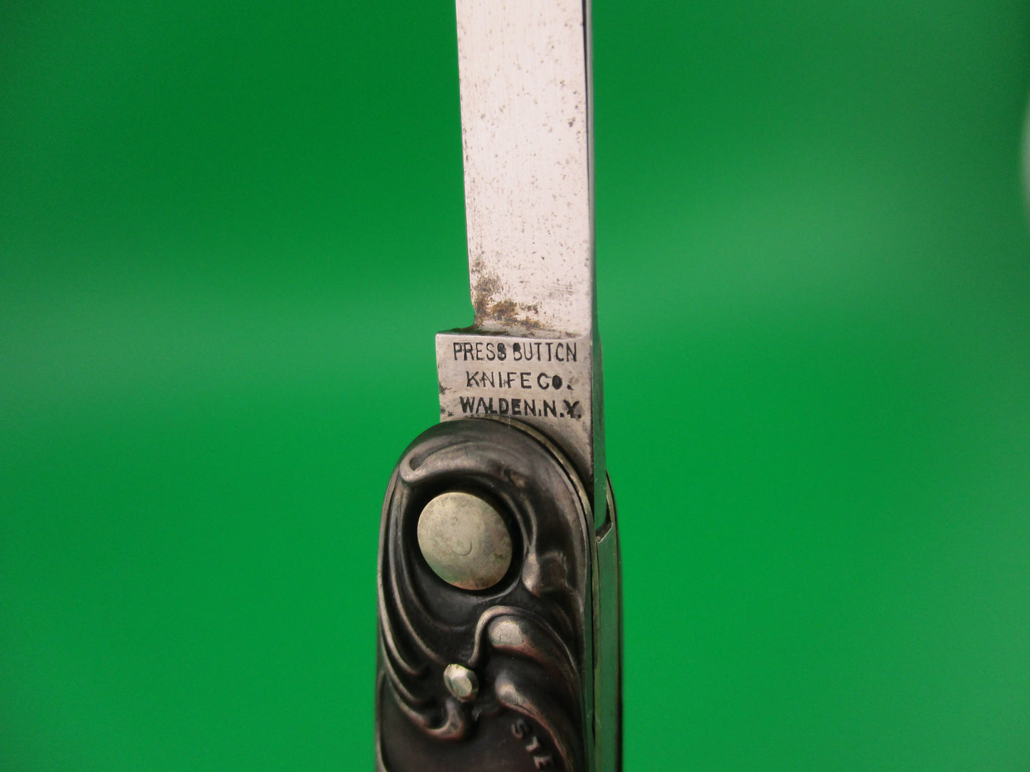 z PRESS BUTTON KNIFE CO Sterling Silver Embossed Swirls antique automatic knife