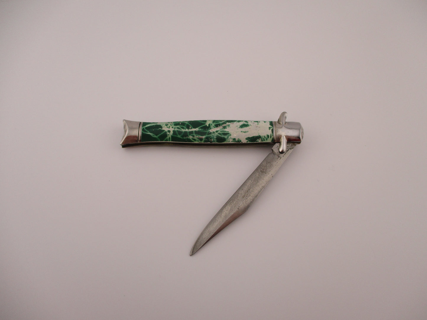 Edgemaster USA Tinny Bowtie Green & white fishtail vintage 1940s automatic knife