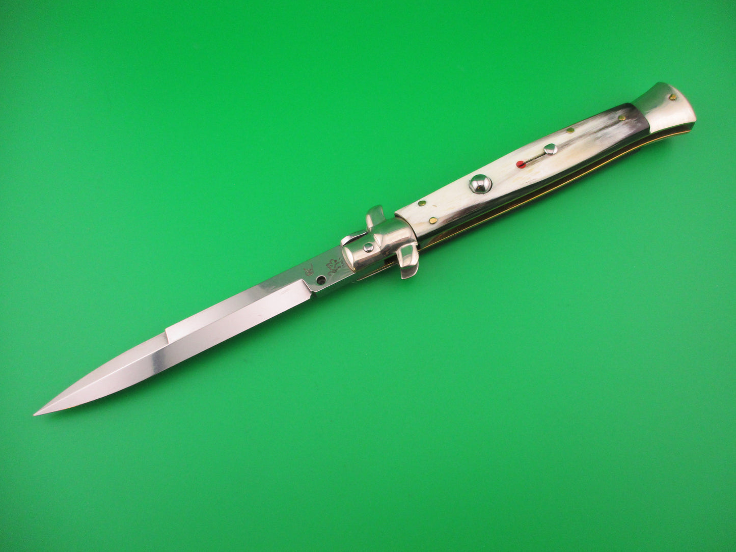 Walts LATAMA Cat 28cm Italian Stiletto Bayonet Blade Skunk horn Limited edition switchblade