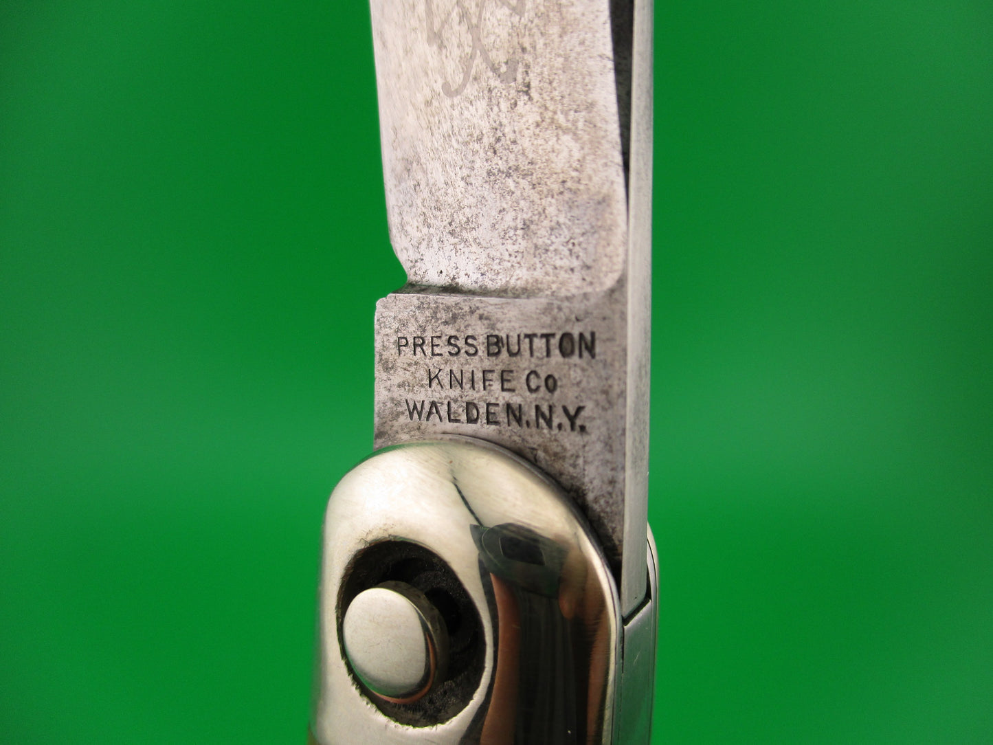 Press Button Knife Co #1000 INVINCIBLE antique switchblade knife w Etch