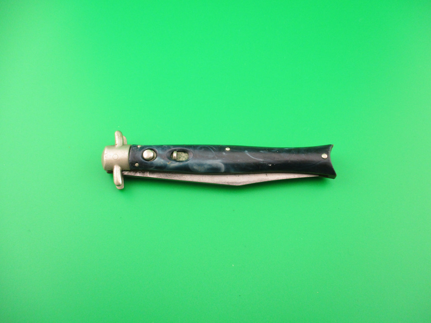 PRESTO PAT JAN 30, 40 Bowtie #5500 Blue & white Swirl vintage automatic knife