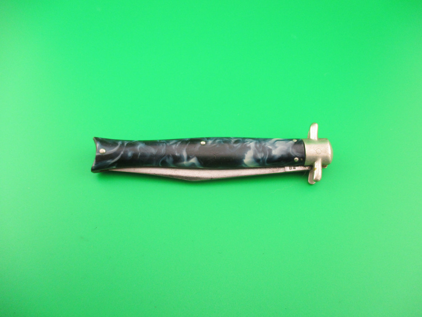 PRESTO PAT JAN 30, 40 Bowtie #5500 Blue & white Swirl vintage automatic knife