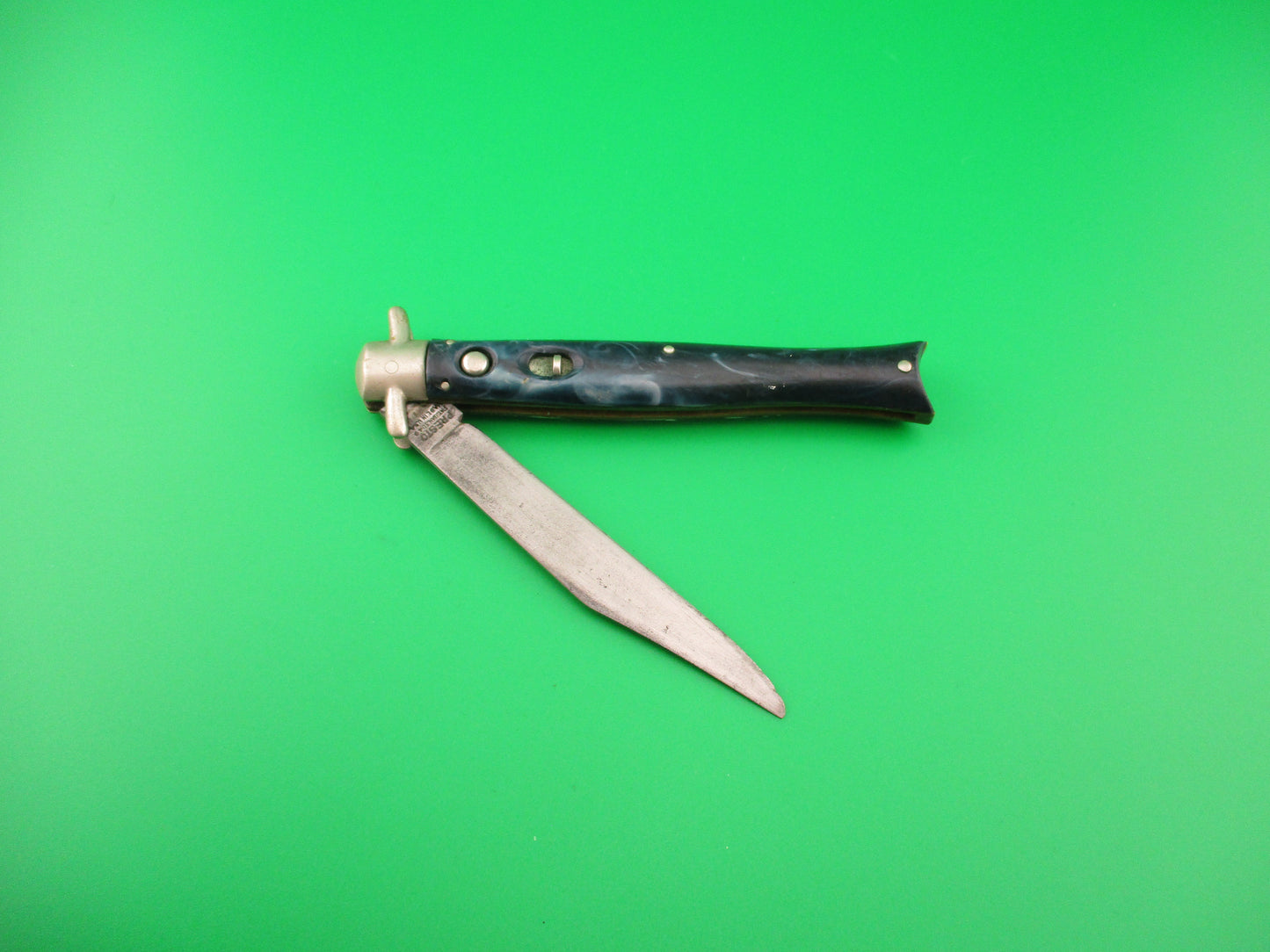 PRESTO PAT JAN 30, 40 Bowtie #5500 Blue & white Swirl vintage automatic knife