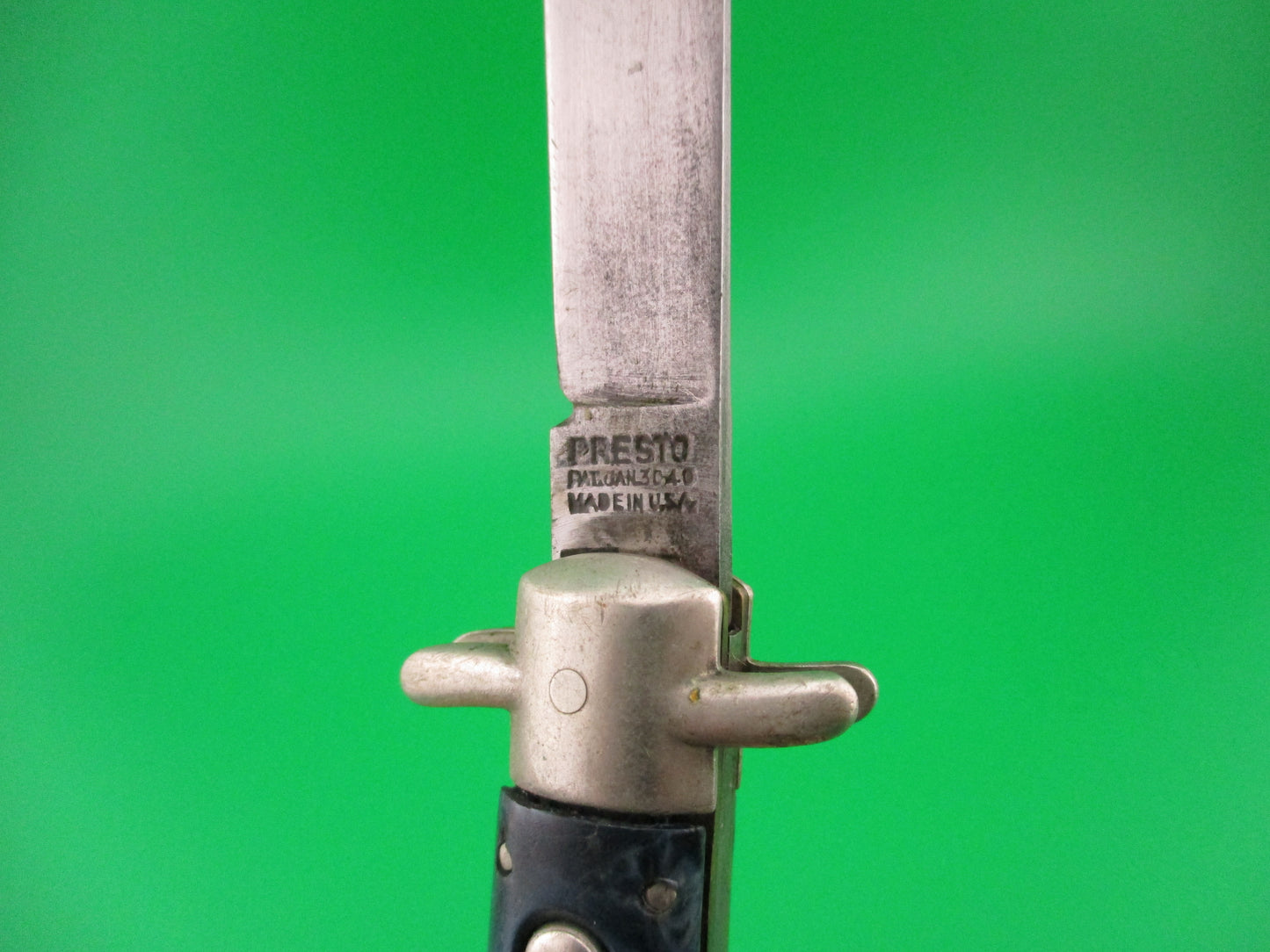 PRESTO PAT JAN 30, 40 Bowtie #5500 Blue & white Swirl vintage automatic knife