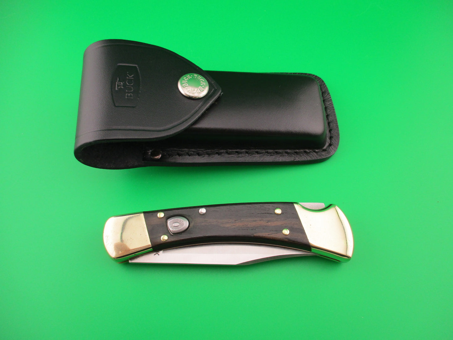 z BUCK 110 Automatic New in Box with Leather Sheath Hardwood scales