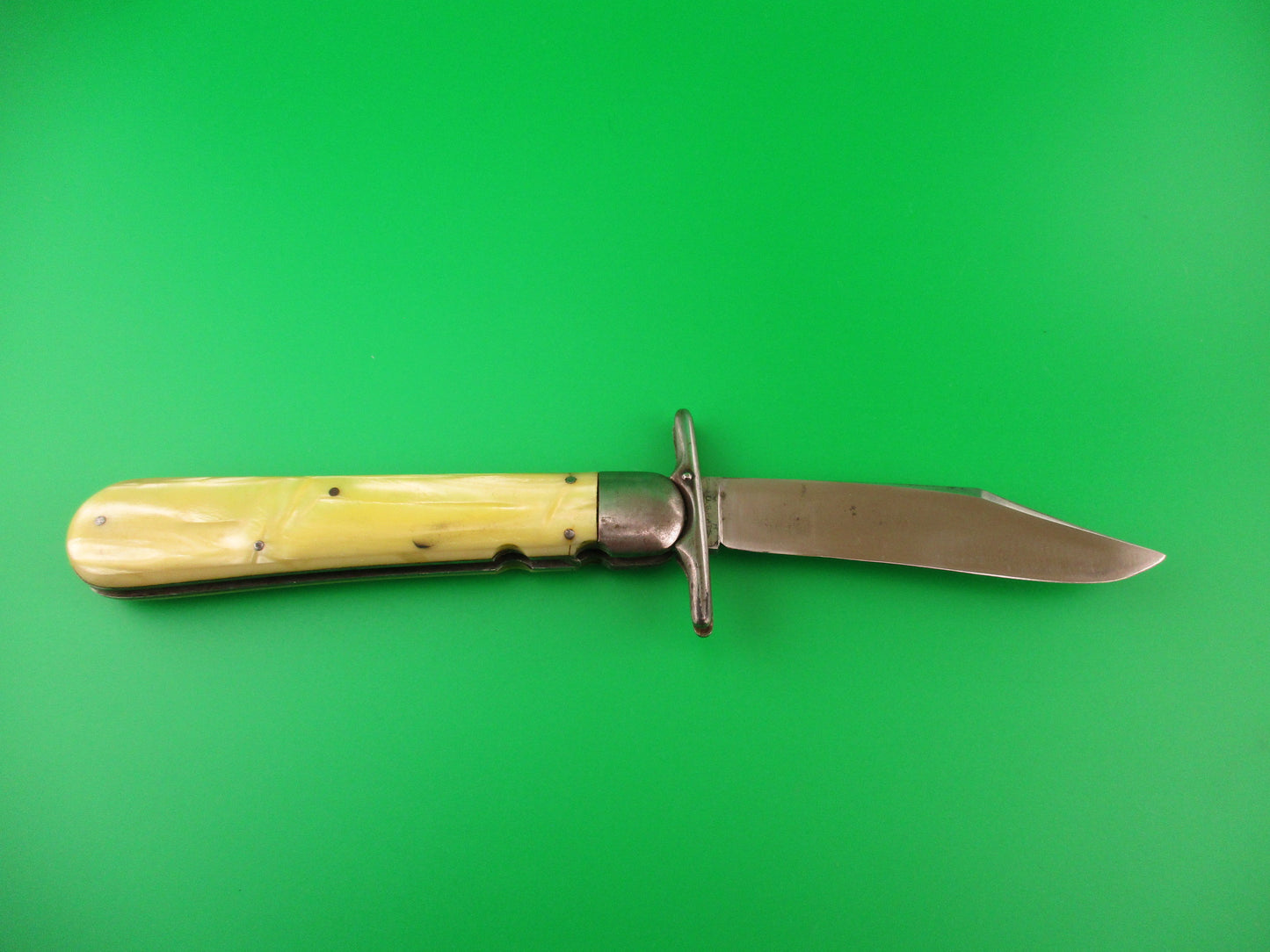 Schrade Cut Co Hunters Pride # G1544 3/4 Marine Pearl Etched Folding guard switchblade knife