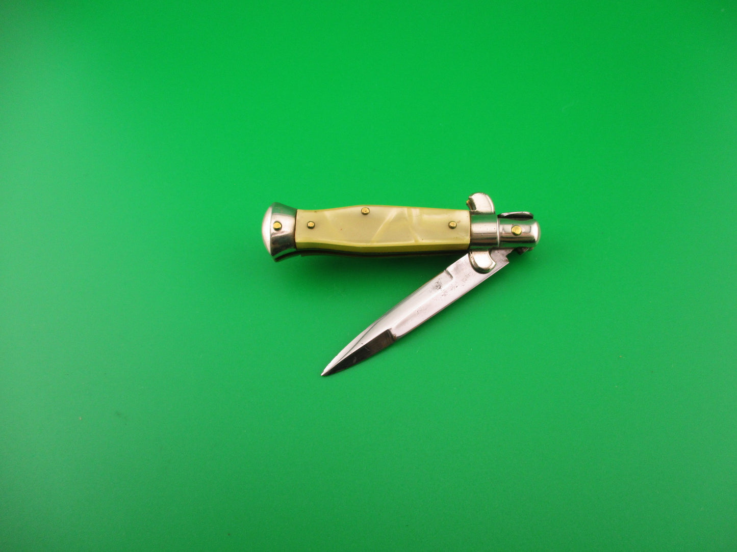LATAMA MADE IN ITALY 12cm Italian Flat Guard Picklock Wasp body Pearlex automatic knife