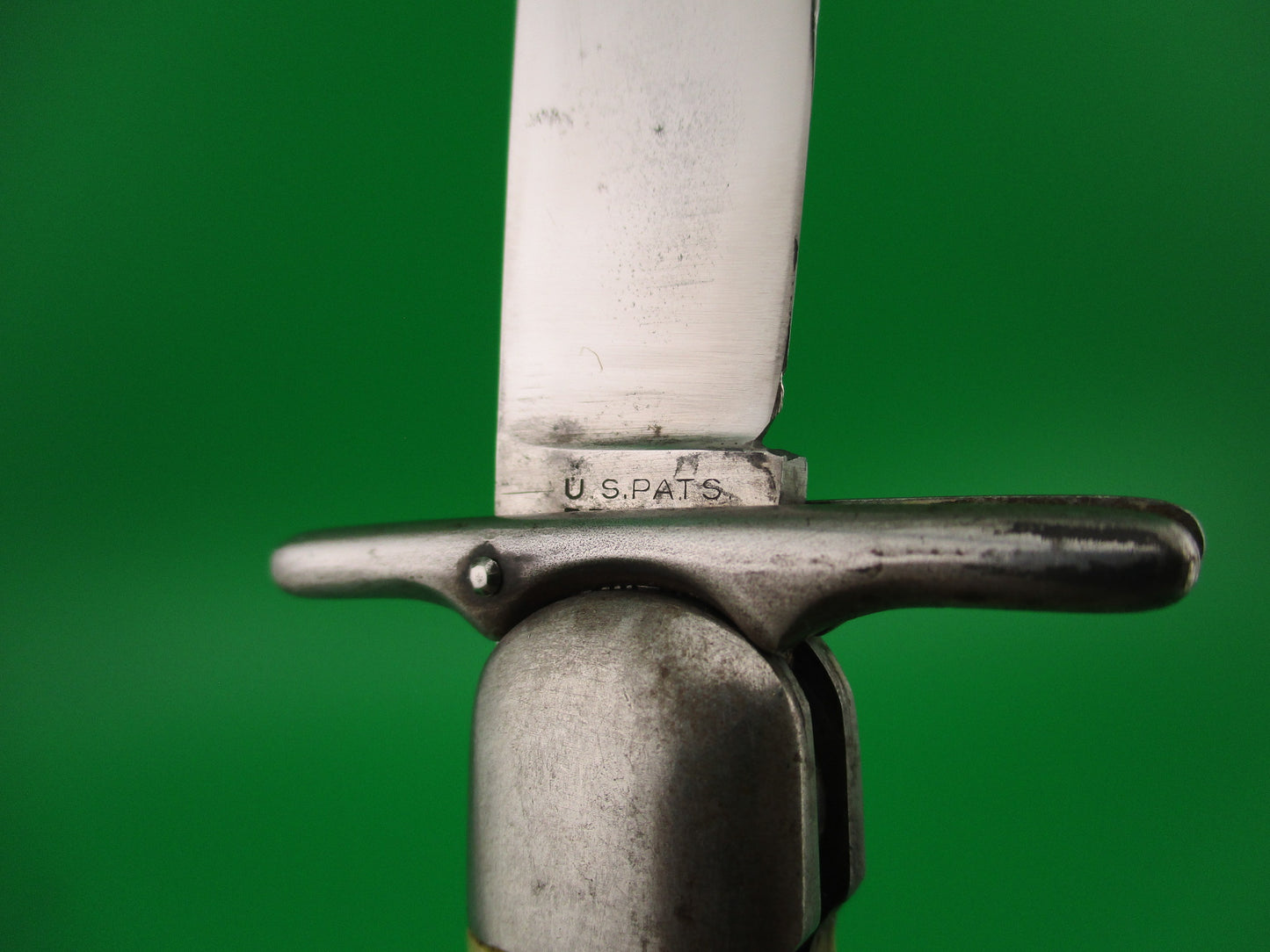 Schrade Cut Co Hunters Pride # G1544 3/4 Marine Pearl Etched Folding guard switchblade knife