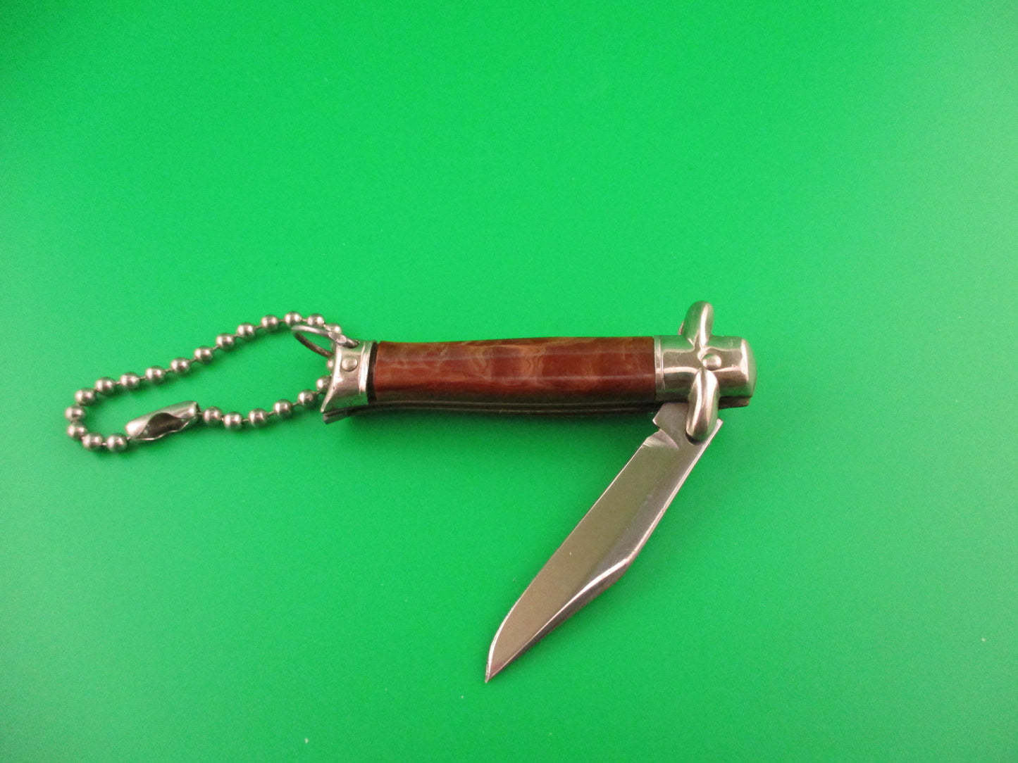 Colonial Snappy Vintage 2nd Gen 1950s Rootbeer bowtie keychain switchblade knife NM