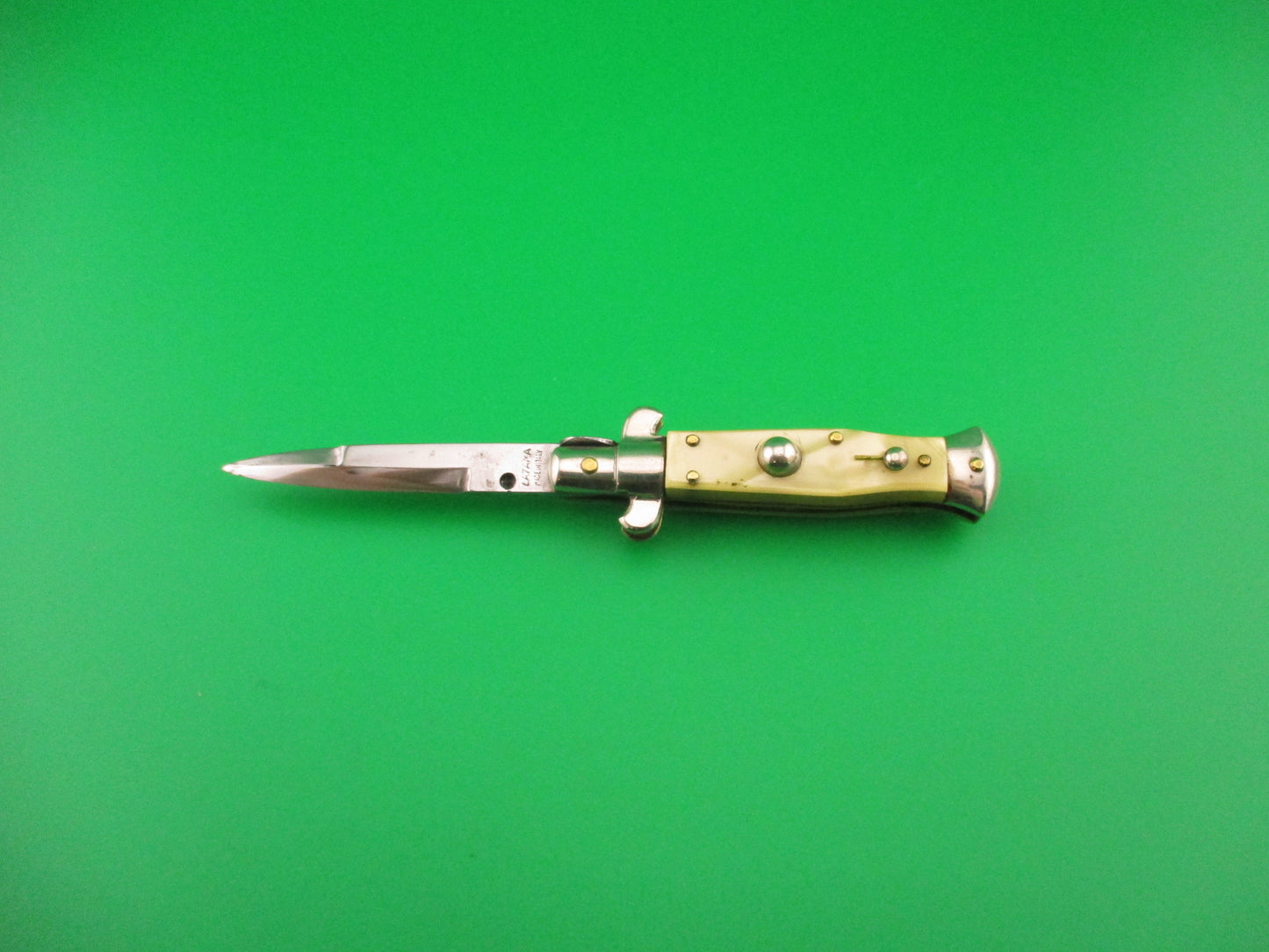 LATAMA MADE IN ITALY 12cm Italian Flat Guard Picklock Wasp body Pearlex automatic knife