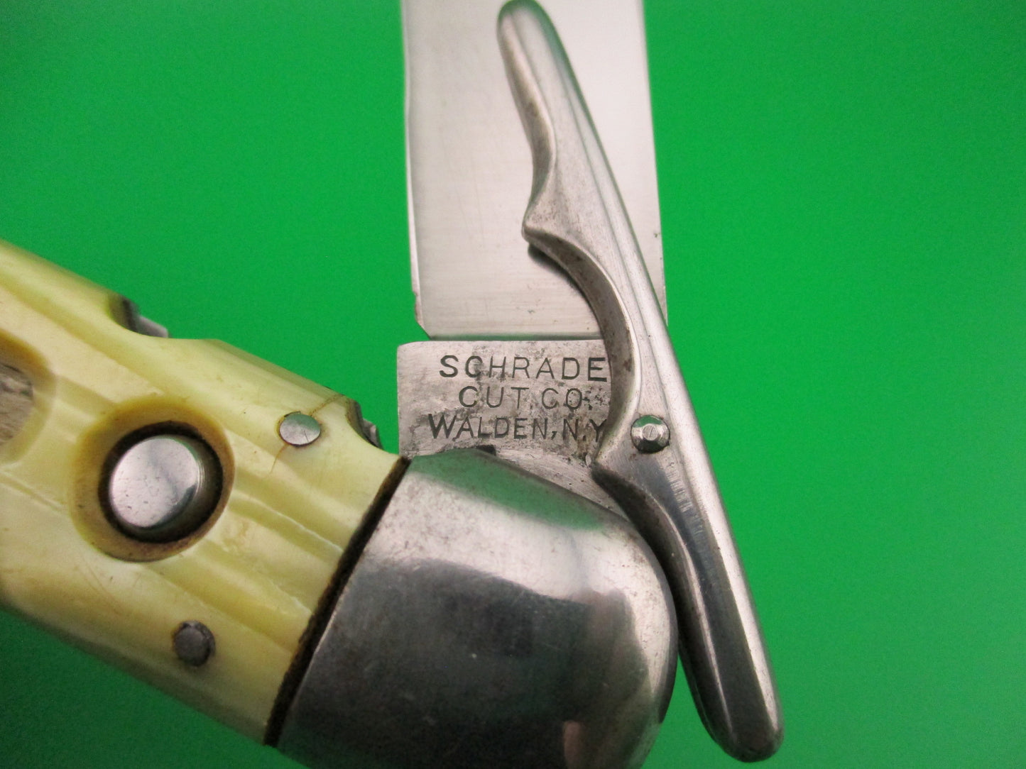 Schrade Cut Co Hunters Pride # G1544 3/4 Marine Pearl Etched Folding guard switchblade knife