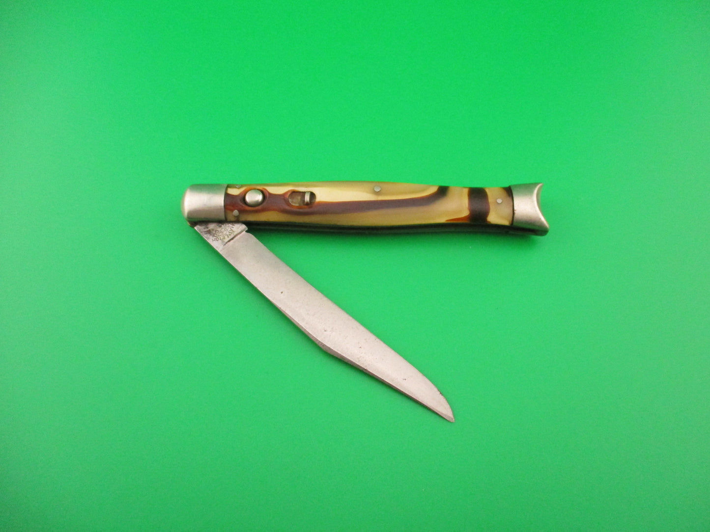 SHAPLEIGH HARDWARE Vintage A5 Fishtail Butter & Molasses switchblade knife