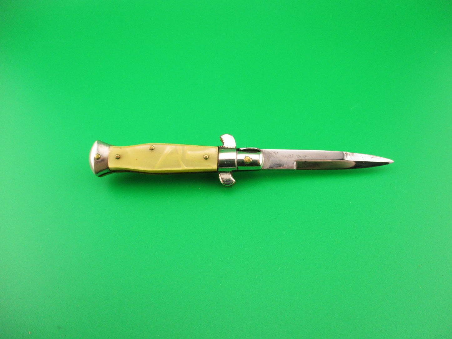 LATAMA MADE IN ITALY 12cm Italian Flat Guard Picklock Wasp body Pearlex automatic knife