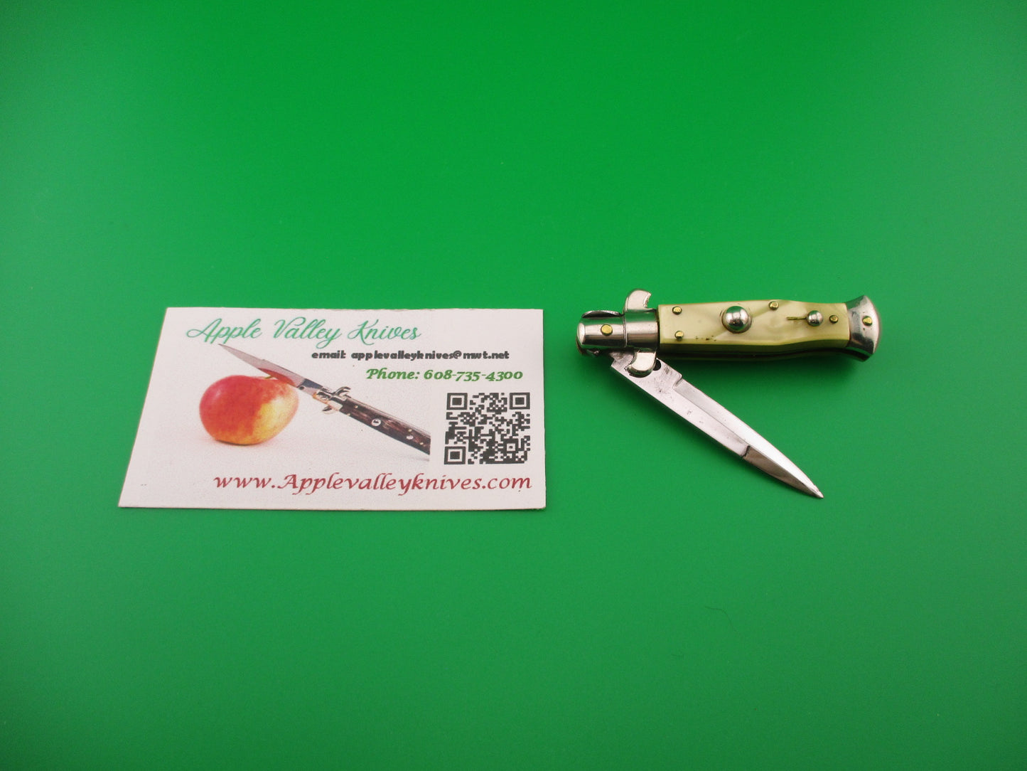 LATAMA MADE IN ITALY 12cm Italian Flat Guard Picklock Wasp body Pearlex automatic knife