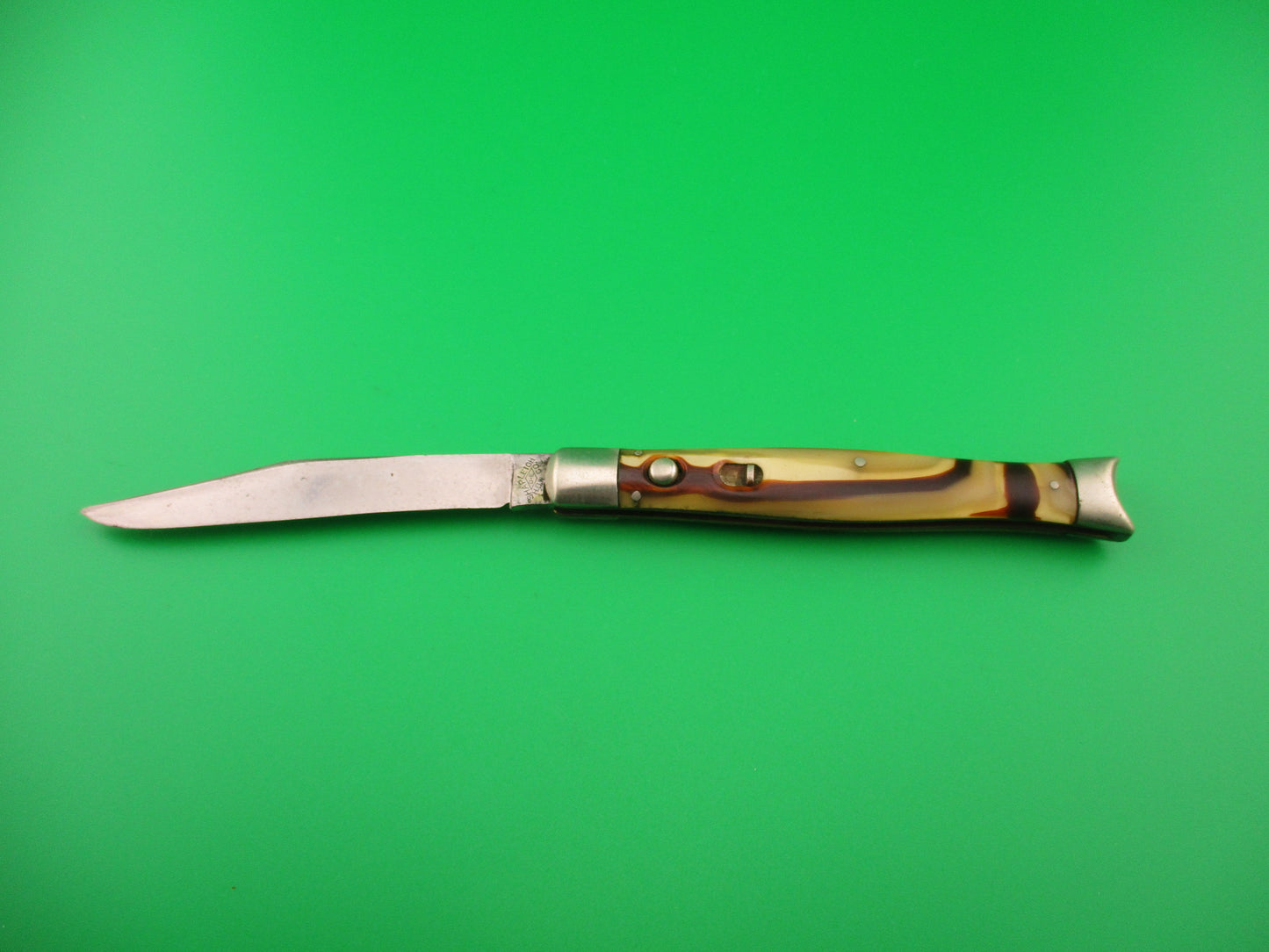 SHAPLEIGH HARDWARE Vintage A5 Fishtail Butter & Molasses switchblade knife