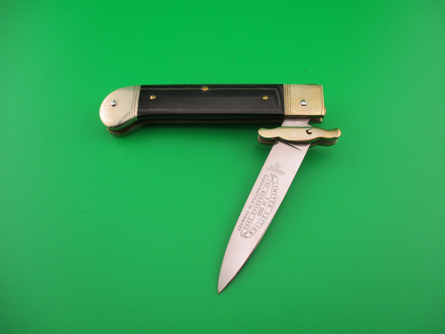 Hubertus 10cm Guardian Enduring Freedom swing guard Lever automatic knife
