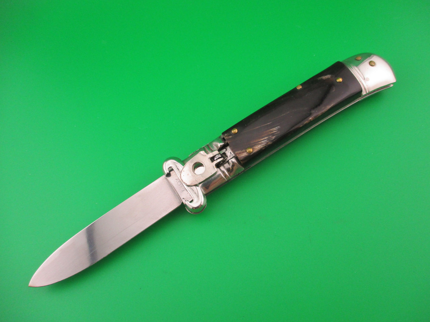 G.O.M. INOX 20cm Italian Lever Shell puller Horn handles automatic knife