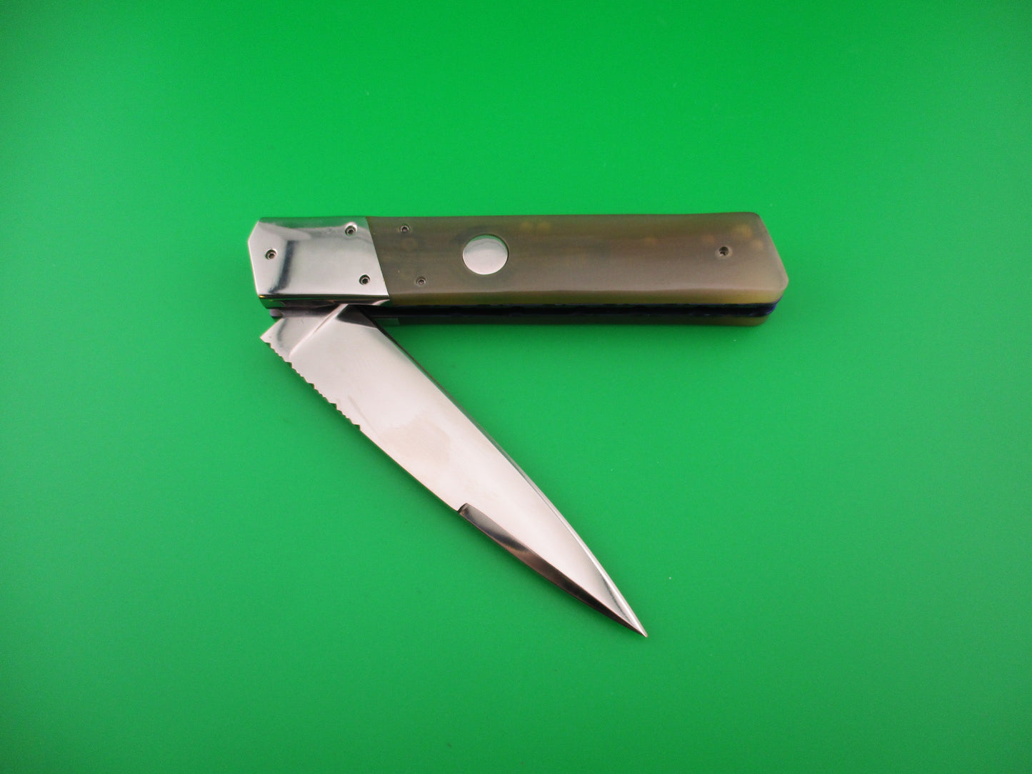 Custom 23cm Round flush button Spear swedge Honey horn w filework automatic knife