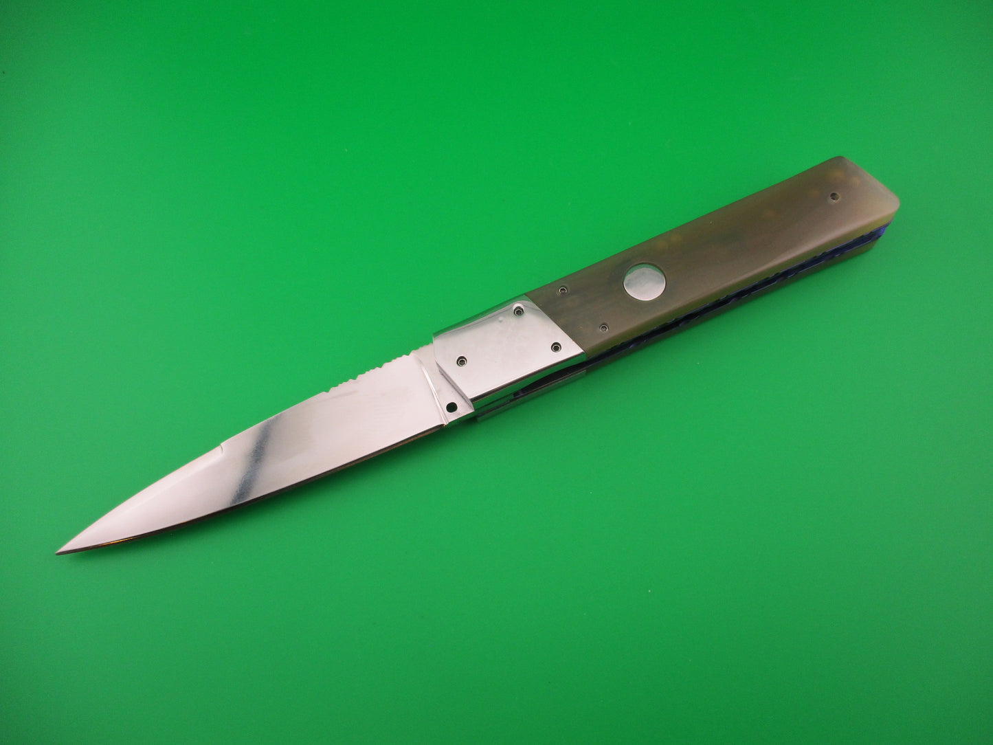 Custom 23cm Round flush button Spear swedge Honey horn w filework automatic knife