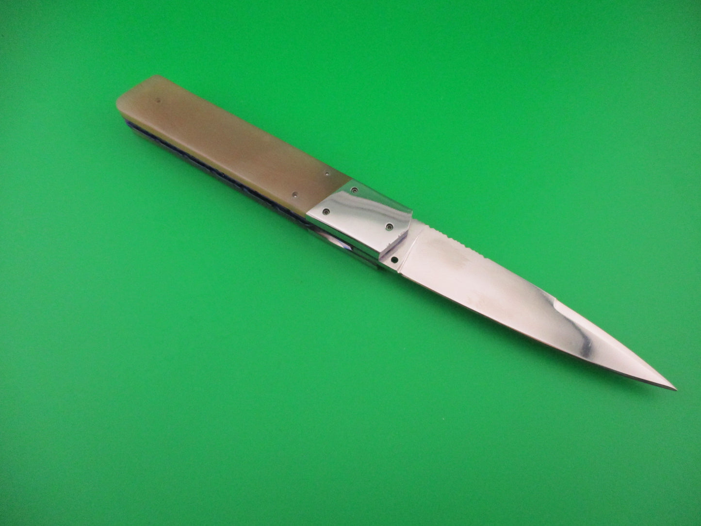 Custom 23cm Round flush button Spear swedge Honey horn w filework automatic knife