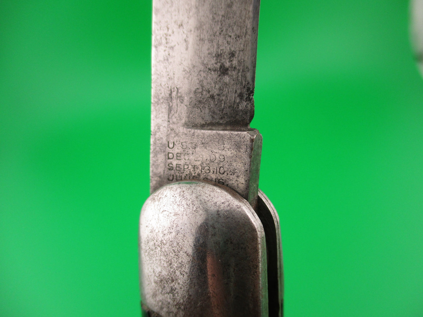 Schrade Cut Co 1614 3/4 Hunter Saber grind Black stagged automatic knife