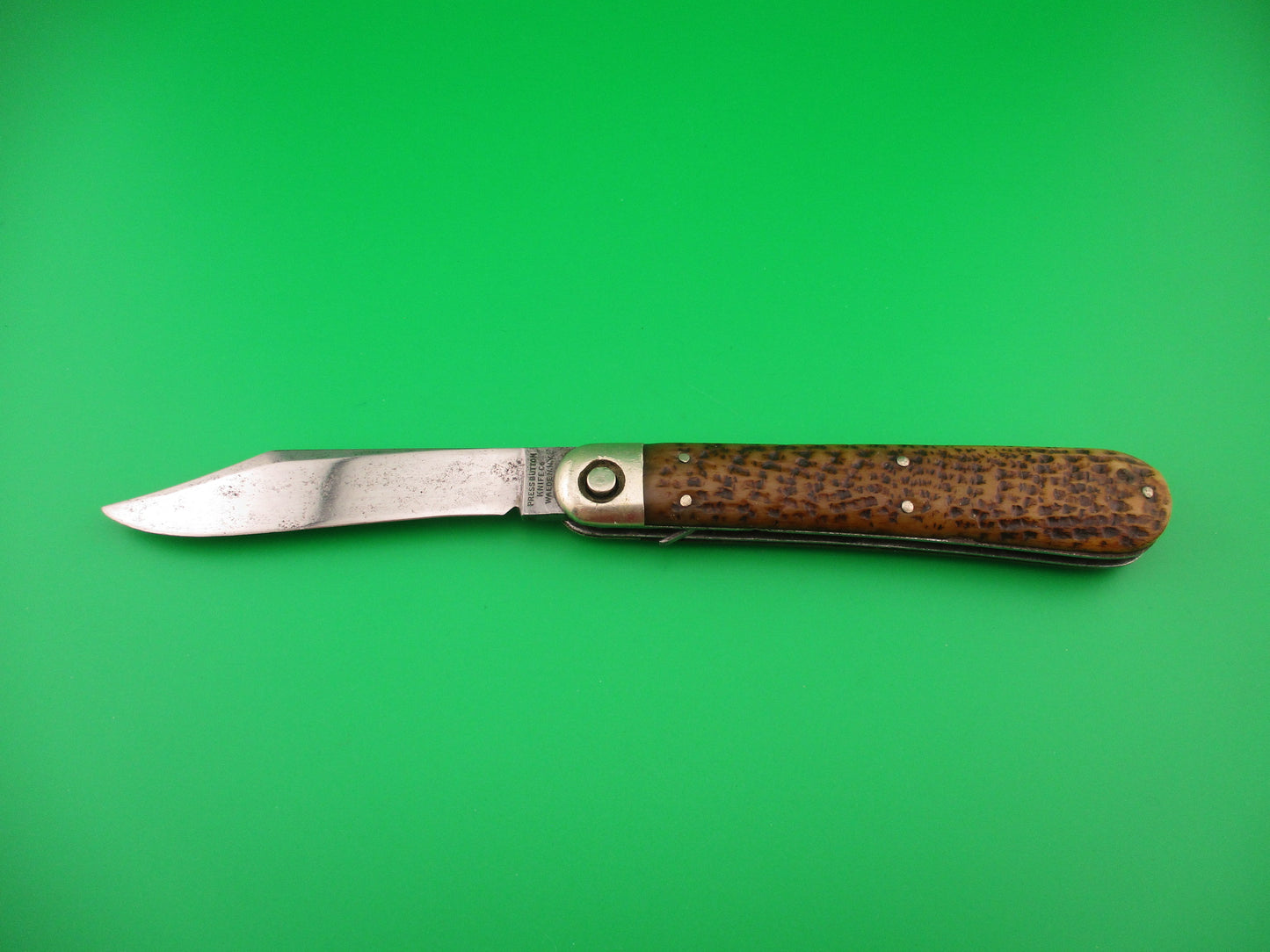 Press Button Knife Co #1000 INVINCIBLE antique switchblade knife