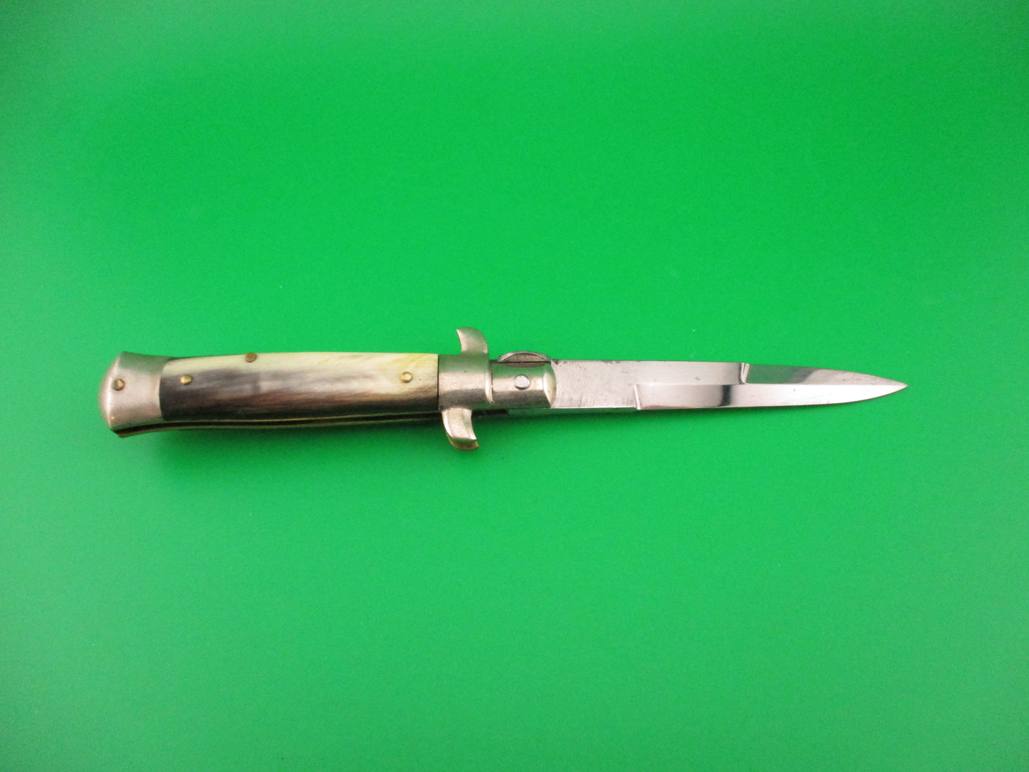Sterile 16cm Italian picklock 1950s vintage Horn Bayonet automatic knife