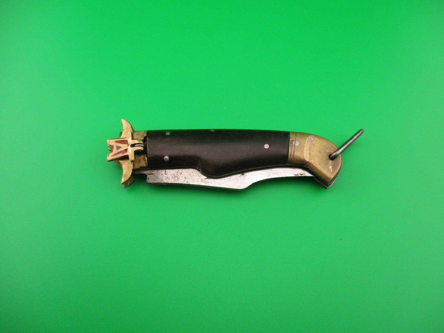 A 19cm Indian Vintage Lever Pagoda Guard Horn handled automatic knife