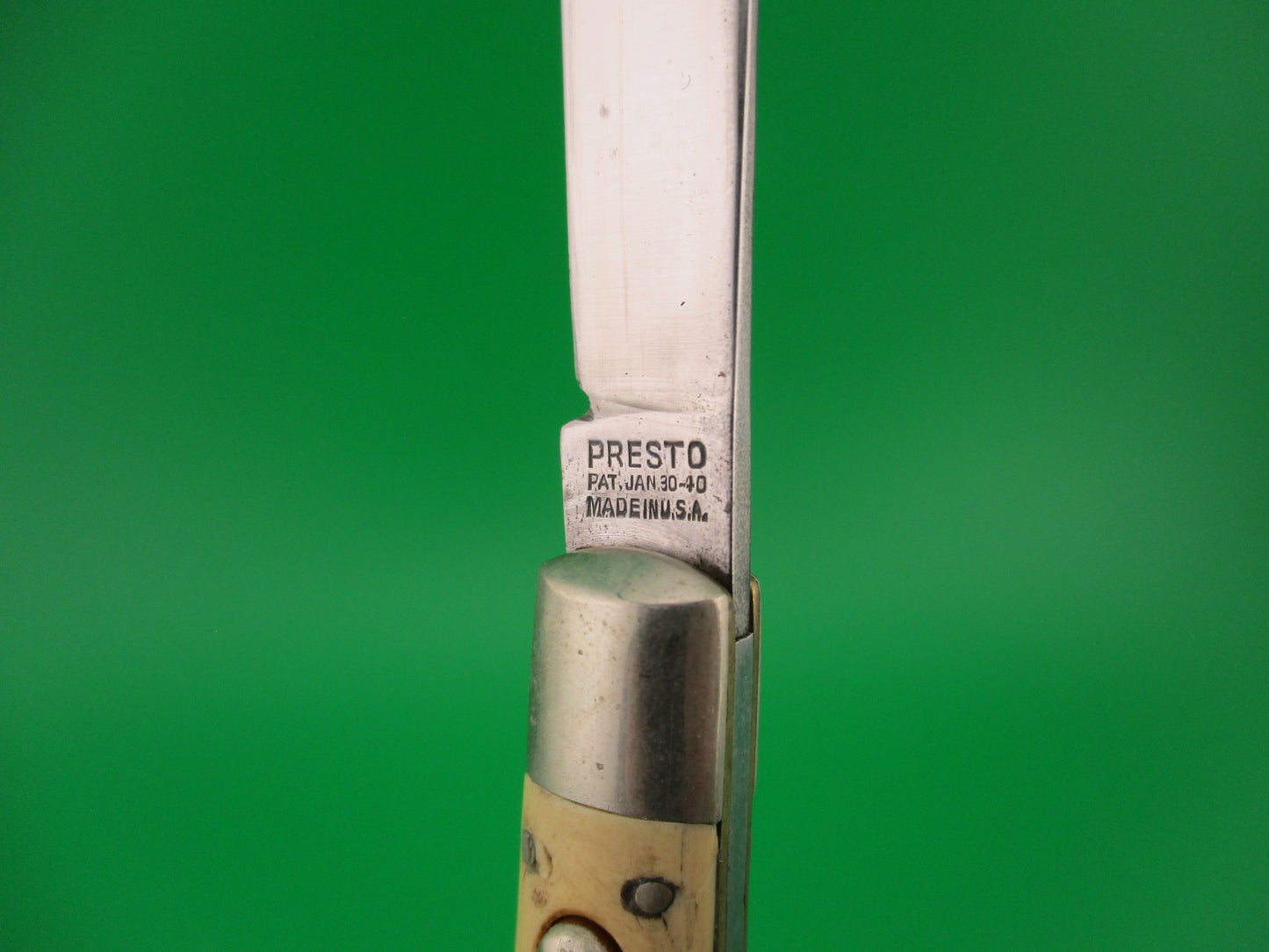 PRESTO Fishtail #4500 Ivory celluloid 1940s vintage automatic knife