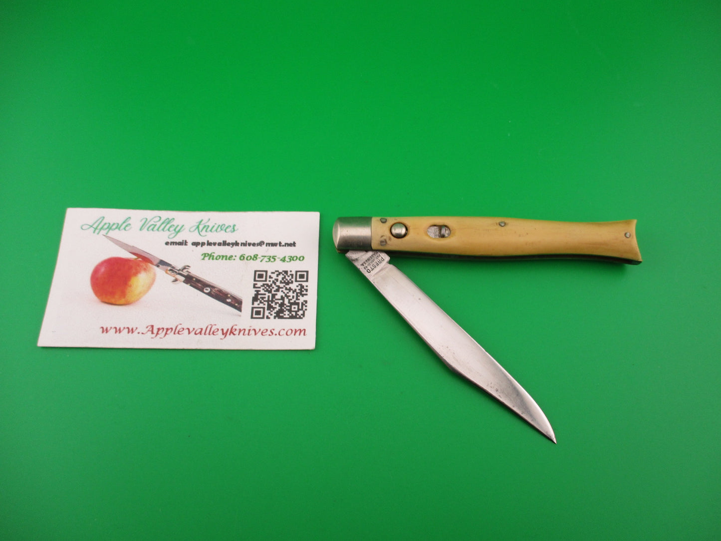 PRESTO Fishtail #4500 Ivory celluloid 1940s vintage automatic knife