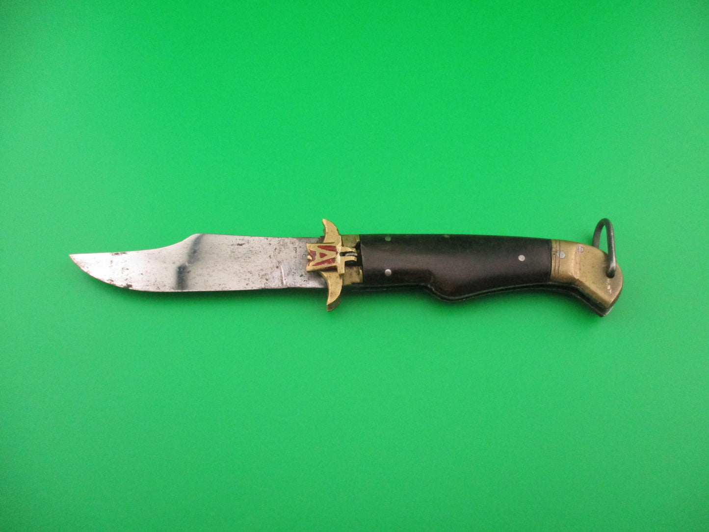 A 19cm Indian Vintage Lever Pagoda Guard Horn handled automatic knife