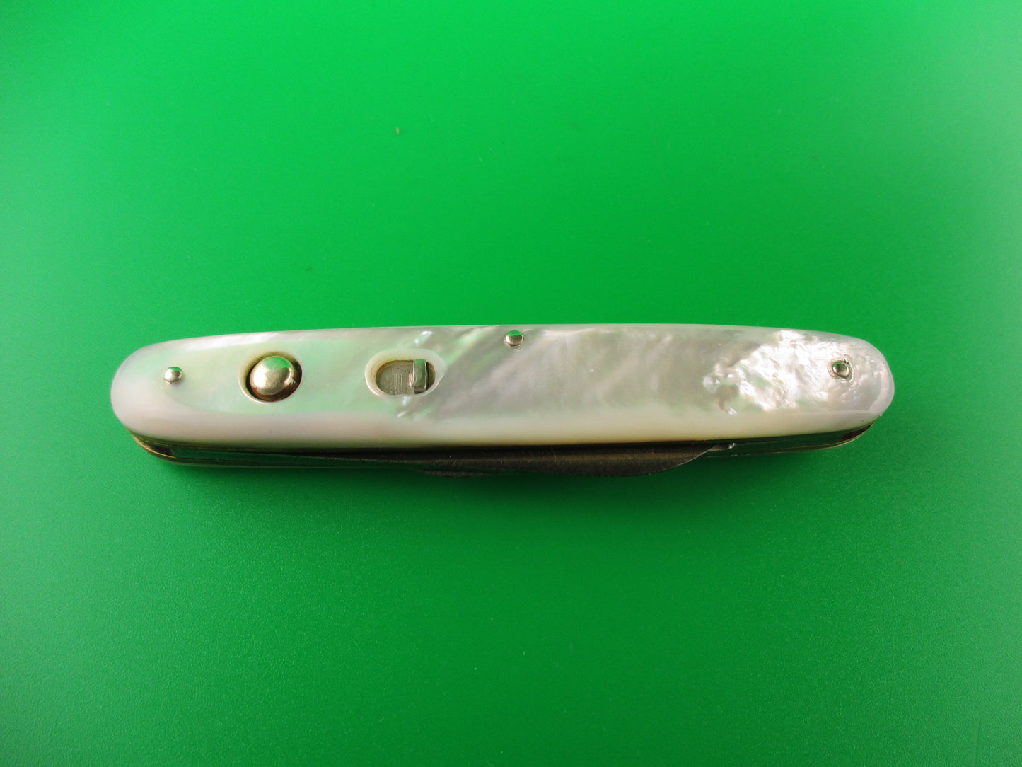 SHAPLEIGH HDW CO DE B19 Medium double MOP switchblade with etch